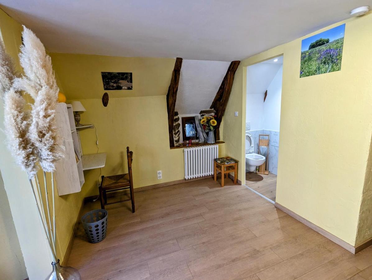 Chambres D'Hotes Le Lepadou-Bas Saint-Chély-dʼAubrac Exteriör bild