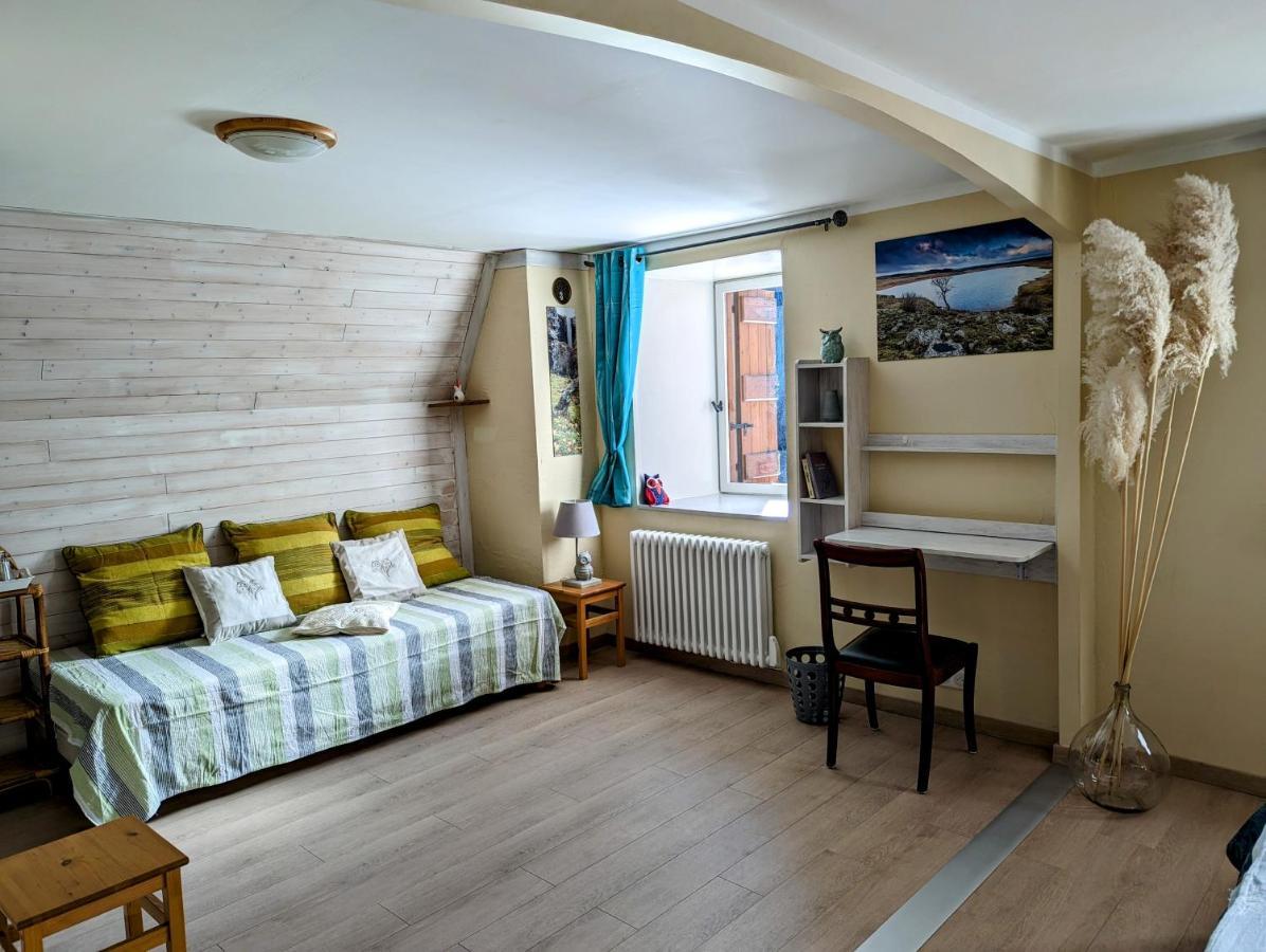 Chambres D'Hotes Le Lepadou-Bas Saint-Chély-dʼAubrac Exteriör bild